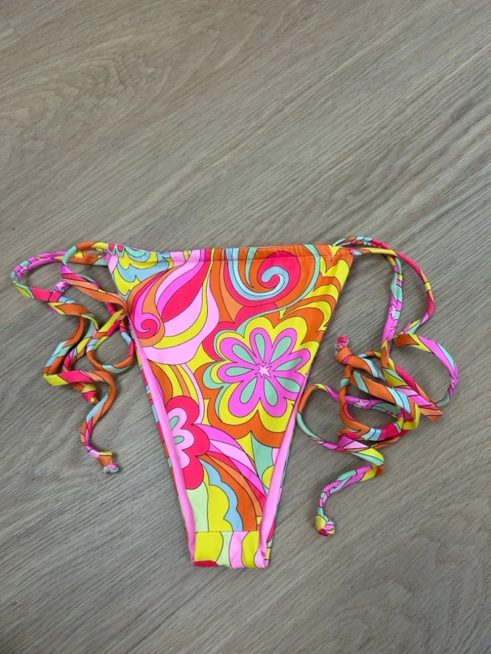 Frankie’s Bikinis Tia Far Out String Bikini Bottom L